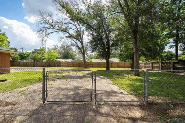 2215 Redbud, Kilgore, TX 75662