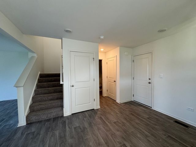 2068 Canyon Creek Court 2068, Aurora, IL 60503