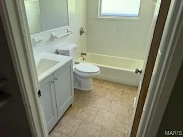 9843 Edgefield Drive, St Louis, MO 63136