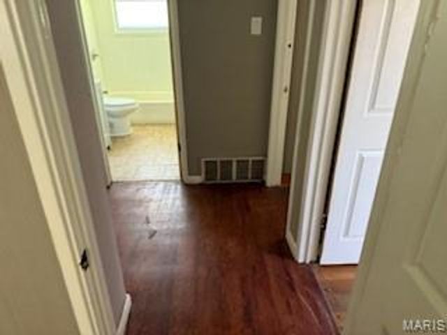 9843 Edgefield Drive, St Louis, MO 63136