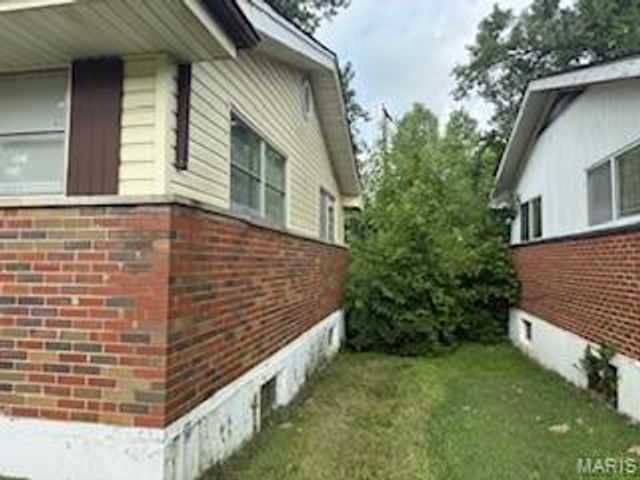 9843 Edgefield Drive, St Louis, MO 63136