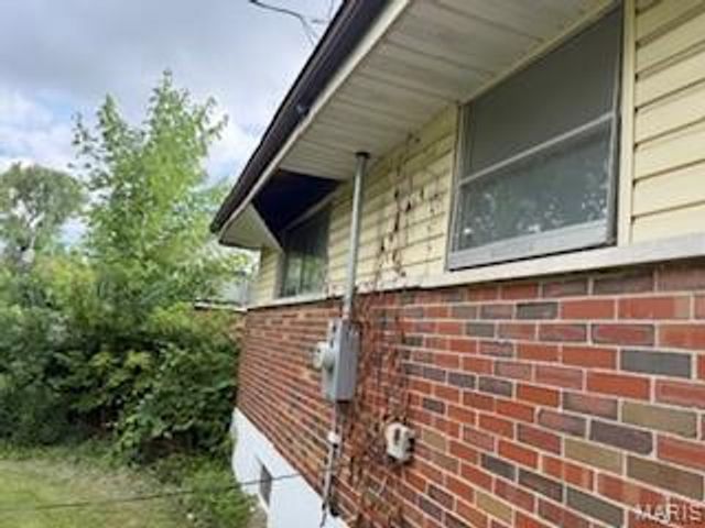 9843 Edgefield Drive, St Louis, MO 63136