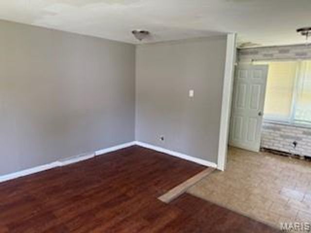 9843 Edgefield Drive, St Louis, MO 63136