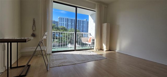 1650 NE 115th St 310, Miami, FL 33181
