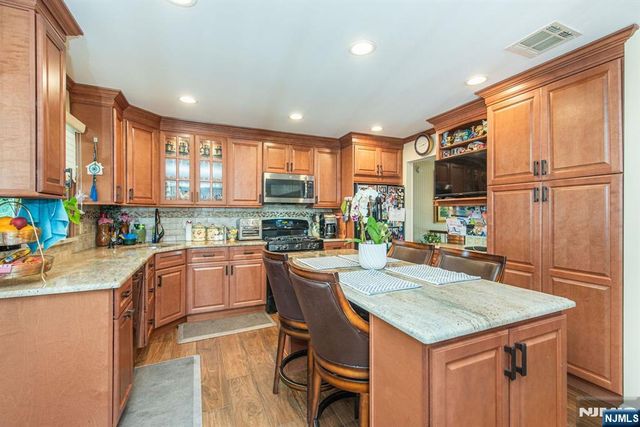 31 Grover Drive, Wayne, NJ 07470