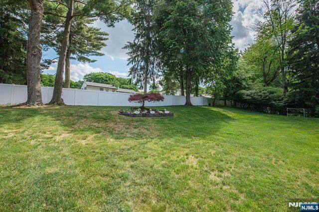 31 Grover Drive, Wayne, NJ 07470