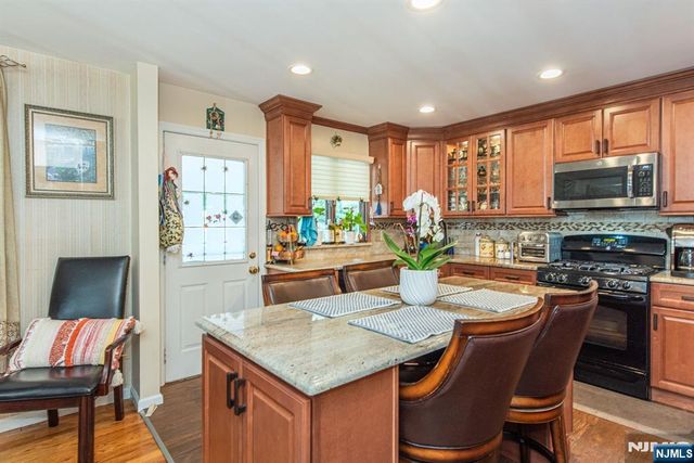 31 Grover Drive, Wayne, NJ 07470