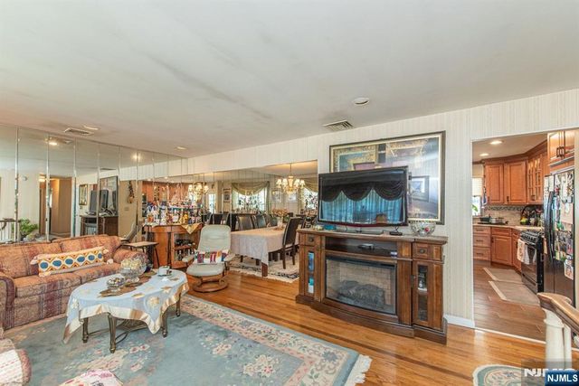 31 Grover Drive, Wayne, NJ 07470