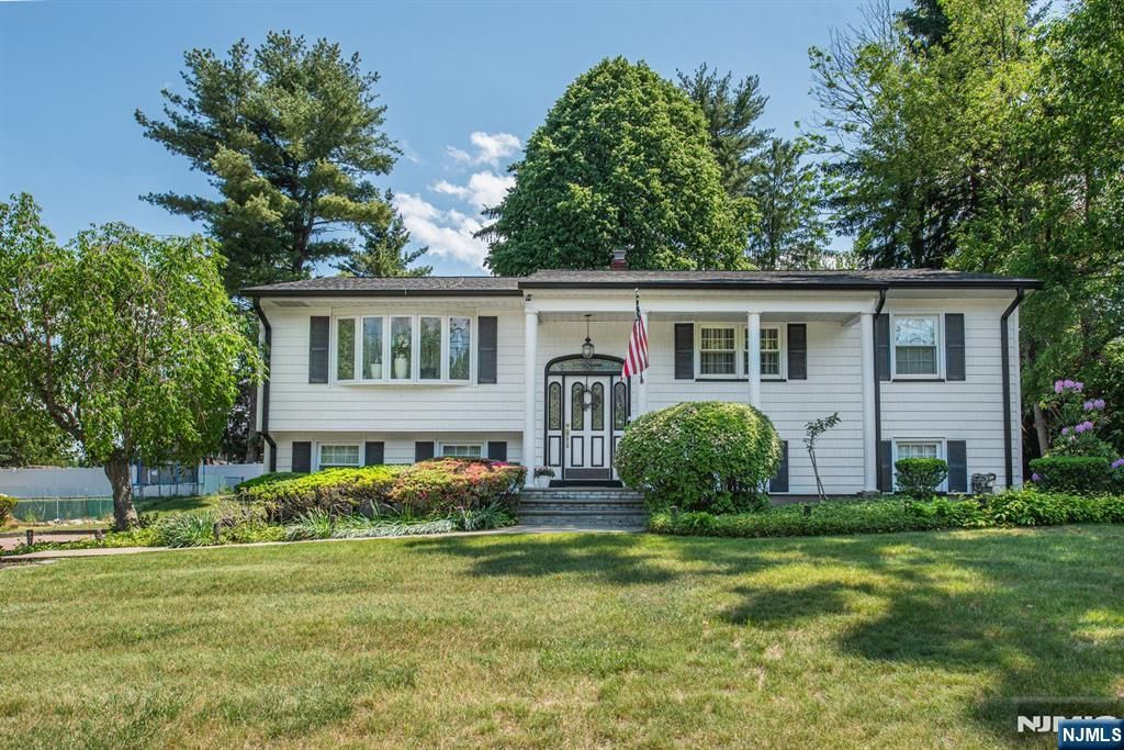 31 Grover Drive, Wayne, NJ 07470