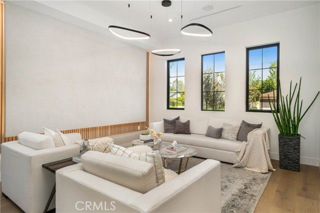 4919 Mammoth Avenue, Sherman Oaks, CA 91423