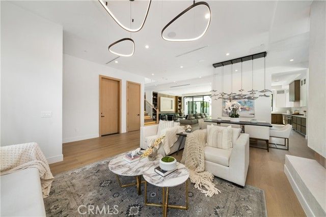 4919 Mammoth Avenue, Sherman Oaks, CA 91423