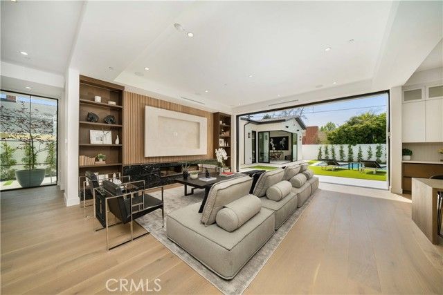 4919 Mammoth Avenue, Sherman Oaks, CA 91423