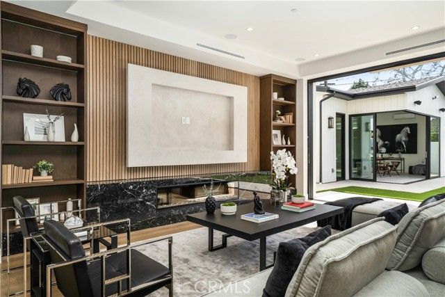 4919 Mammoth Avenue, Sherman Oaks, CA 91423