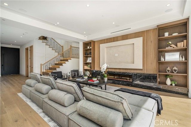 4919 Mammoth Avenue, Sherman Oaks, CA 91423