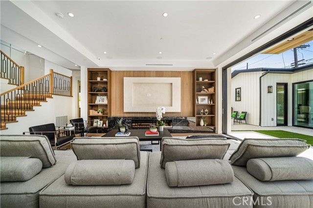 4919 Mammoth Avenue, Sherman Oaks, CA 91423