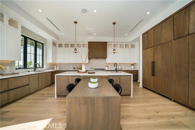 4919 Mammoth Avenue, Sherman Oaks, CA 91423