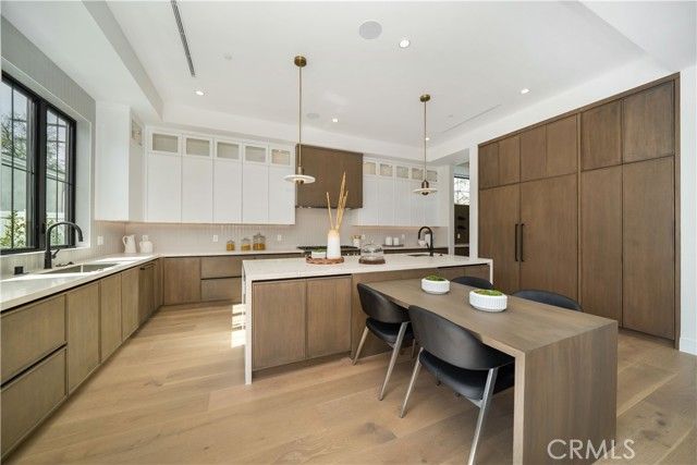 4919 Mammoth Avenue, Sherman Oaks, CA 91423