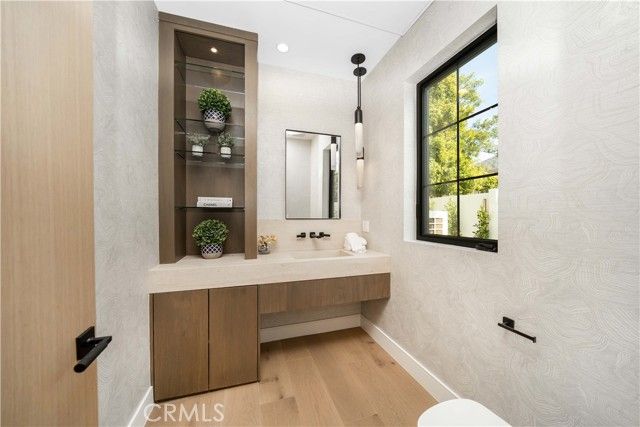 4919 Mammoth Avenue, Sherman Oaks, CA 91423