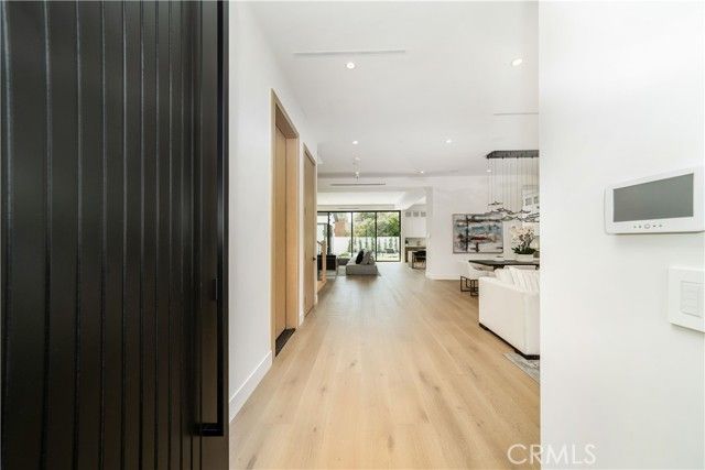 4919 Mammoth Avenue, Sherman Oaks, CA 91423