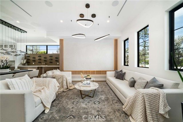 4919 Mammoth Avenue, Sherman Oaks, CA 91423