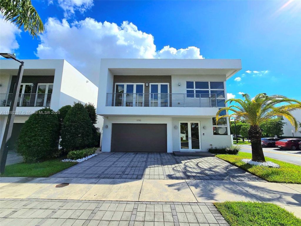 9790 NW 75th St, Doral, FL 33178