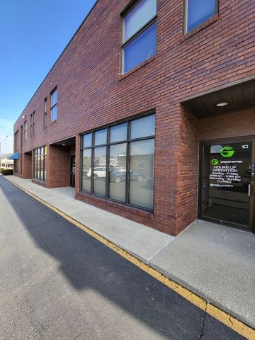 7851 Ogden Avenue B, Lyons, IL 60534