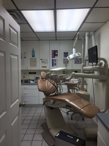 7851 Ogden Avenue B, Lyons, IL 60534