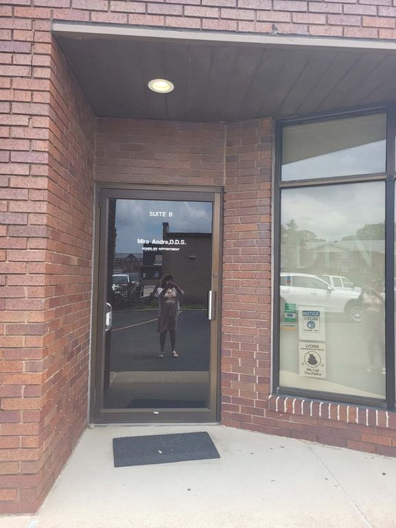 7851 Ogden Avenue B, Lyons, IL 60534