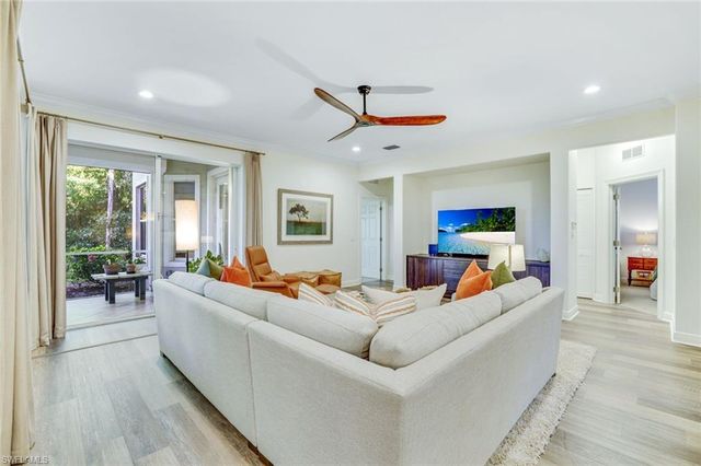4956 Shaker Heights CT 101, Naples, FL 34112
