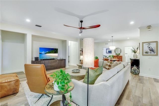4956 Shaker Heights CT 101, Naples, FL 34112