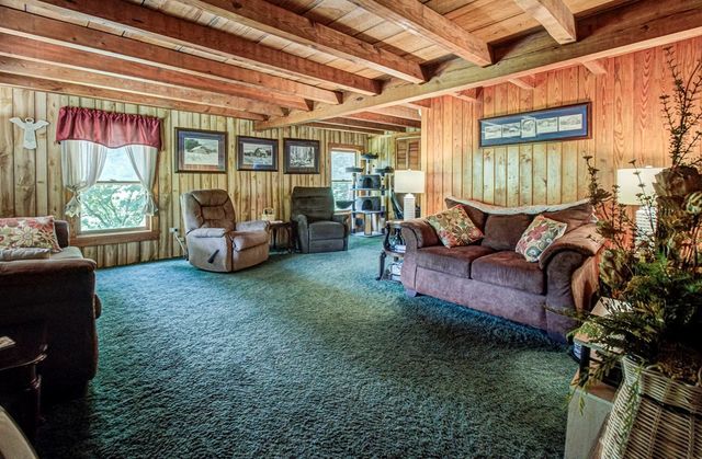 422 AUTUMN Lane, Gatlinburg, TN 37738