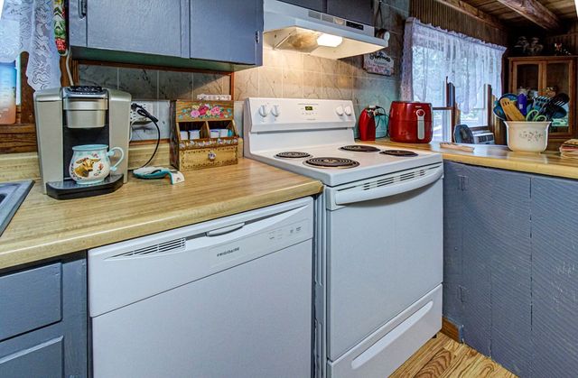 422 AUTUMN Lane, Gatlinburg, TN 37738