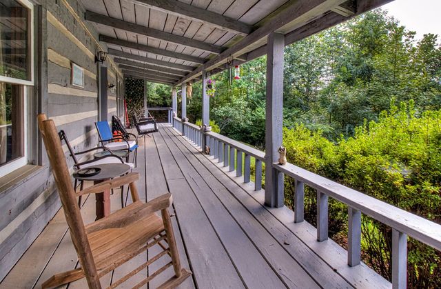 422 AUTUMN Lane, Gatlinburg, TN 37738