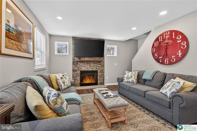 204 YUMA TRL, Pocono Lake, PA 18347