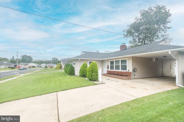 15 W STEPHEN DR, Newark, DE 19713