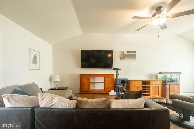 15 W STEPHEN DR, Newark, DE 19713