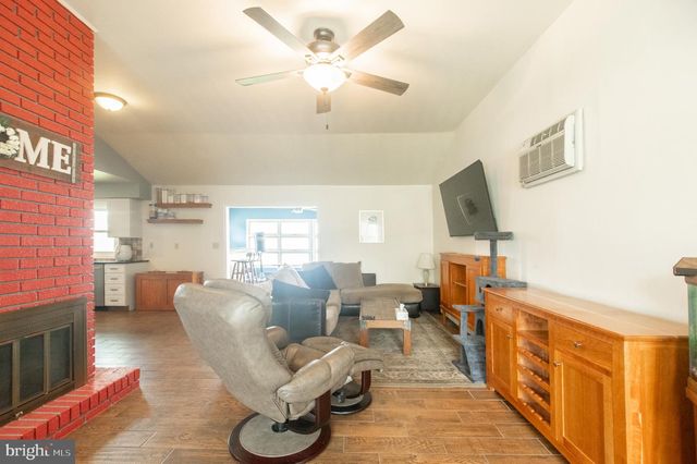 15 W STEPHEN DR, Newark, DE 19713