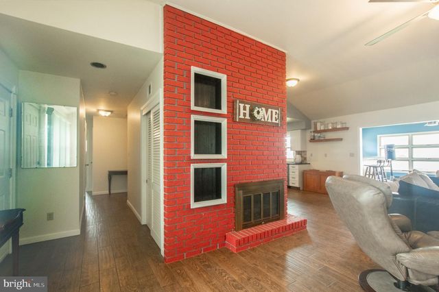 15 W STEPHEN DR, Newark, DE 19713