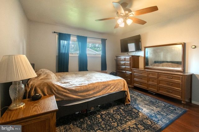 15 W STEPHEN DR, Newark, DE 19713