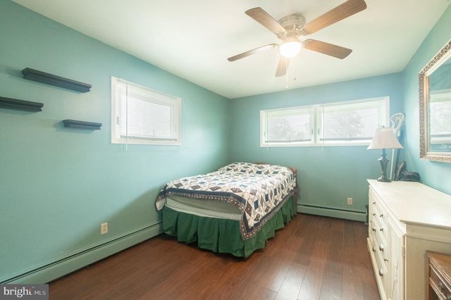 15 W STEPHEN DR, Newark, DE 19713