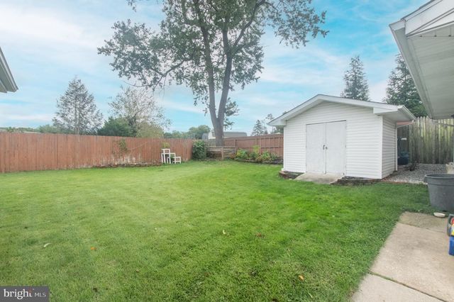 15 W STEPHEN DR, Newark, DE 19713
