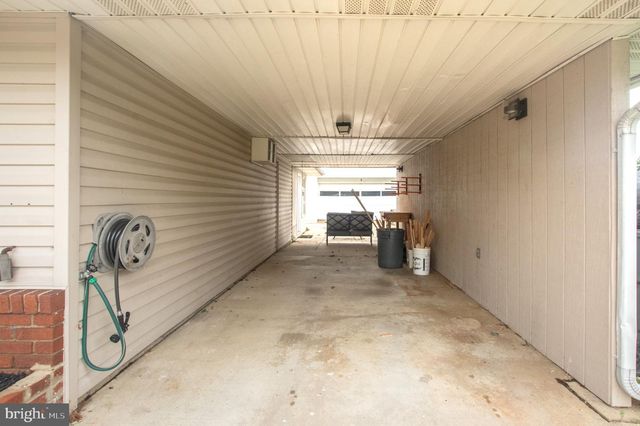 15 W STEPHEN DR, Newark, DE 19713