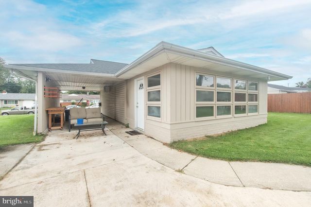15 W STEPHEN DR, Newark, DE 19713