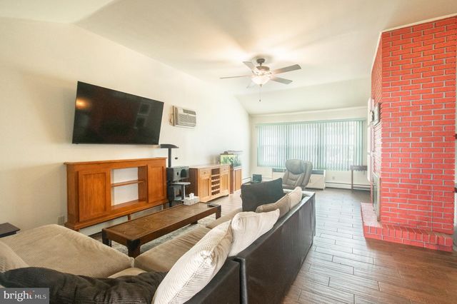 15 W STEPHEN DR, Newark, DE 19713