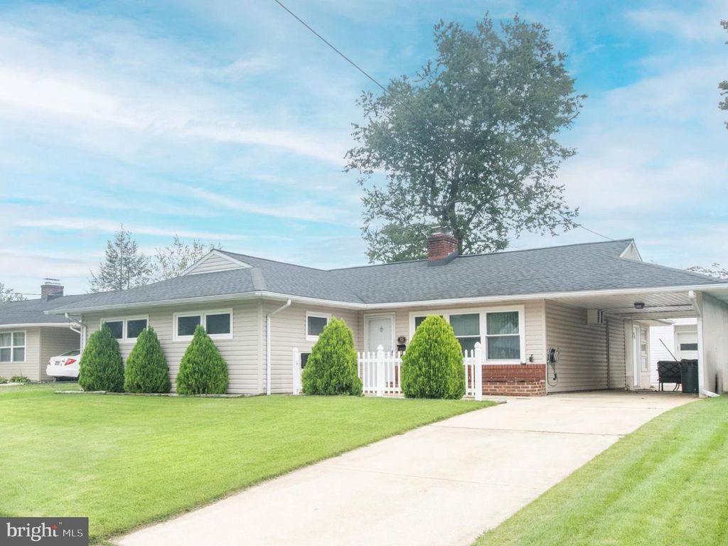 15 W STEPHEN DR, Newark, DE 19713
