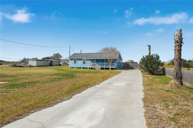 131 Janecek, Rockport, TX 78382