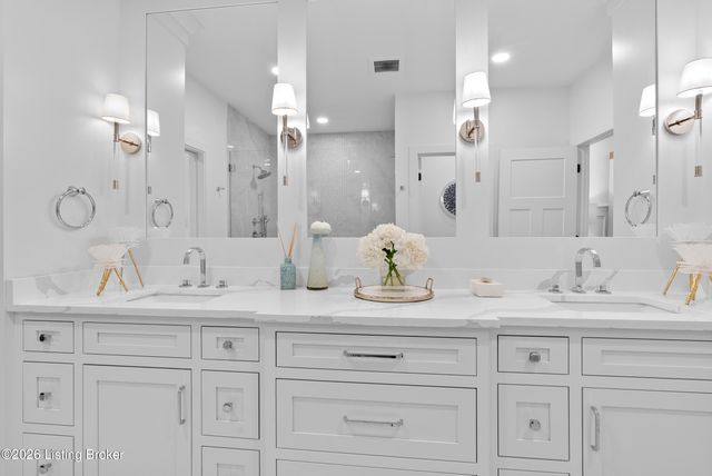 5204 Spring Mist Ct, Prospect, KY 40059