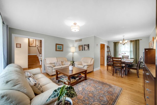 9544 Hawthorne Drive, Munster, IN 46321