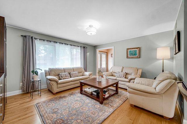 9544 Hawthorne Drive, Munster, IN 46321