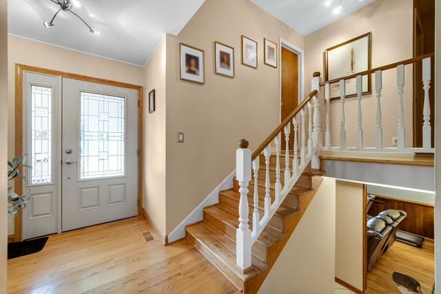 9544 Hawthorne Drive, Munster, IN 46321